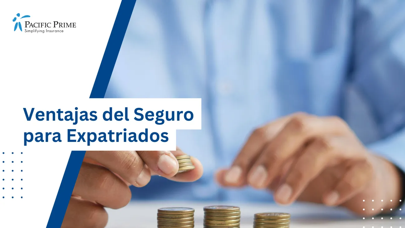Image of a Person Stacking Coins On A Table with text overlay of "Ventajas del Seguro para Expatriados"